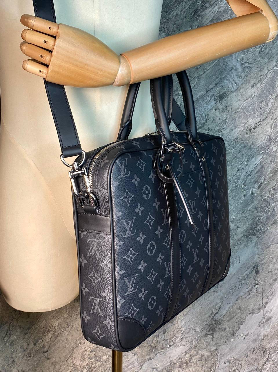 МУЖСКОЙ ПОРТФЕЛЬ LOUIS VUITTON детальное фото