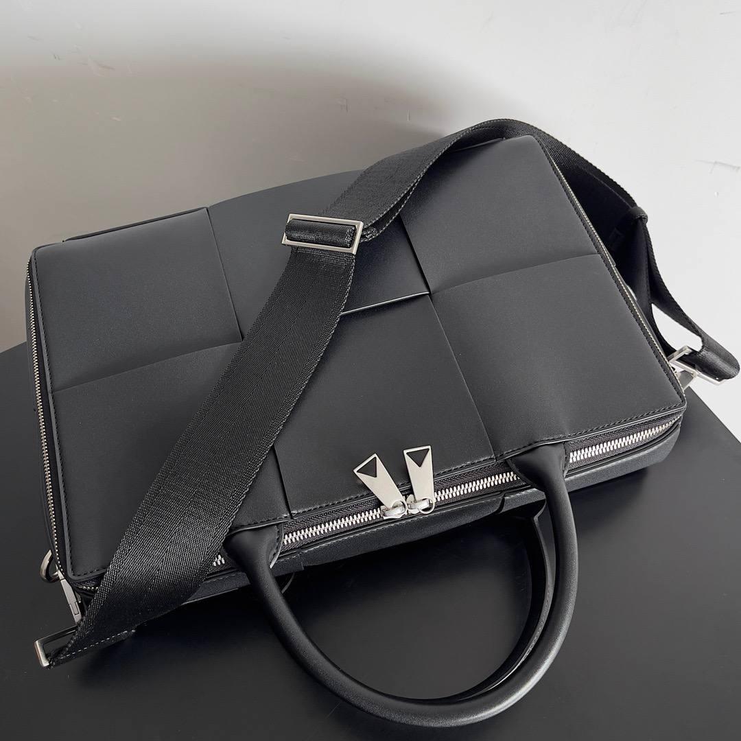 МУЖСКОЙ ПОРТФЕЛЬ BOTTEGA VENETA детальное фото