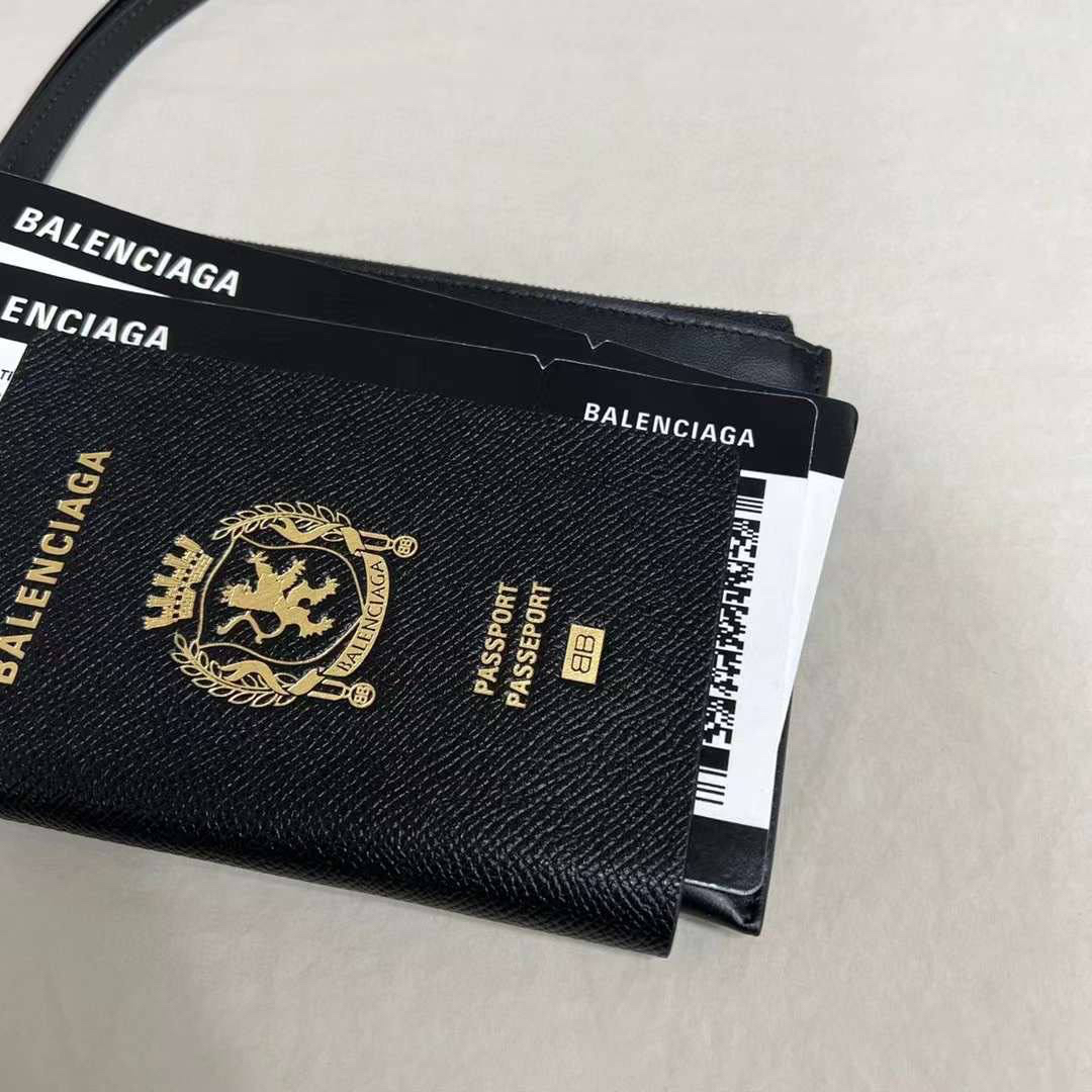 СУМКА BALENCIAGA PASSPORT PHONE HOLDER BLACK детальное фото