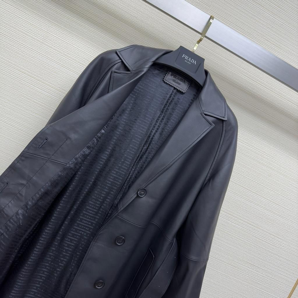 ПЛАЩ PRADA детальное фото