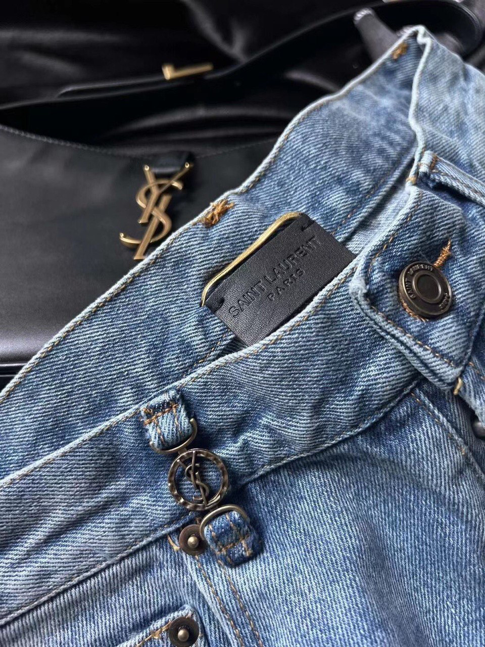 ДЖИНСЫ SAINT LAURENT детальное фото