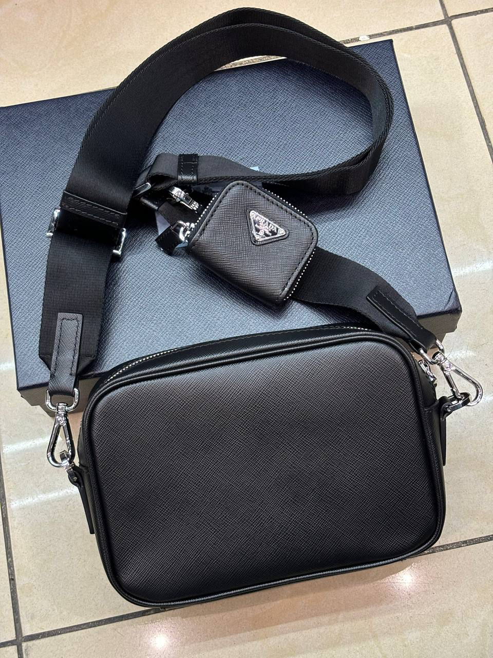 МУЖСКАЯ СУМКА МЕССЕНДЖЕР PRADA детальное фото
