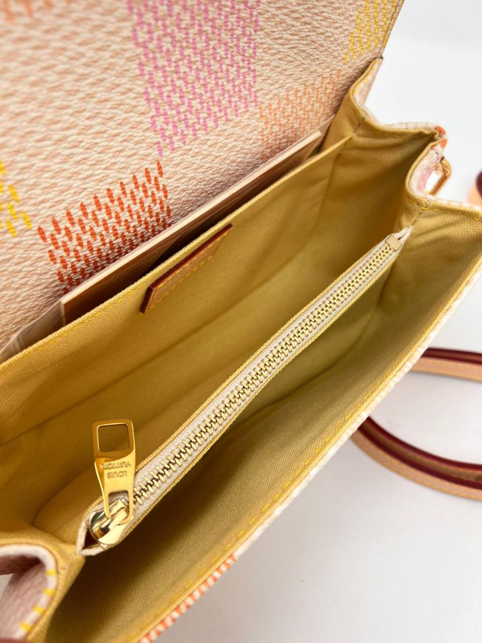 СУМКА LOUIS VUITTON детальное фото