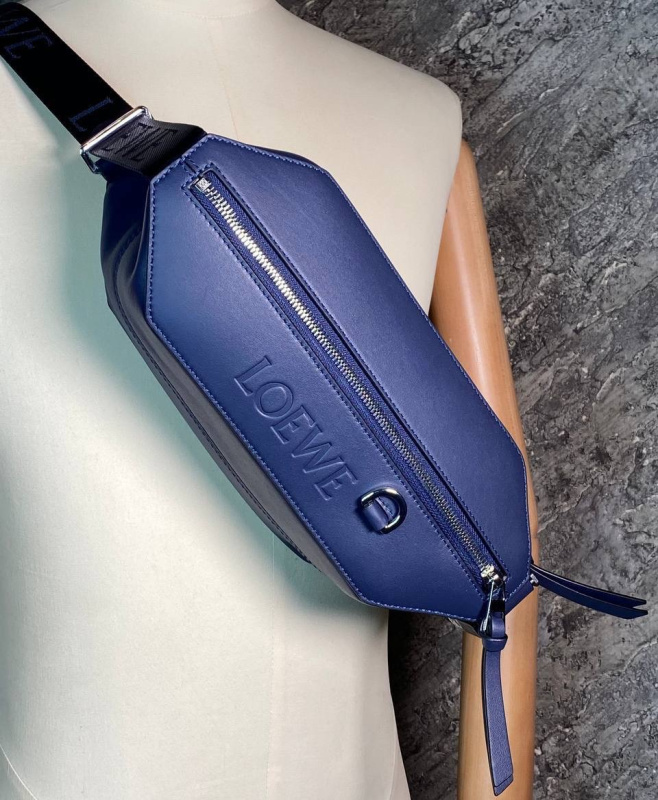 МУЖСКАЯ СУМКА СЛИНГ LOEWE фото