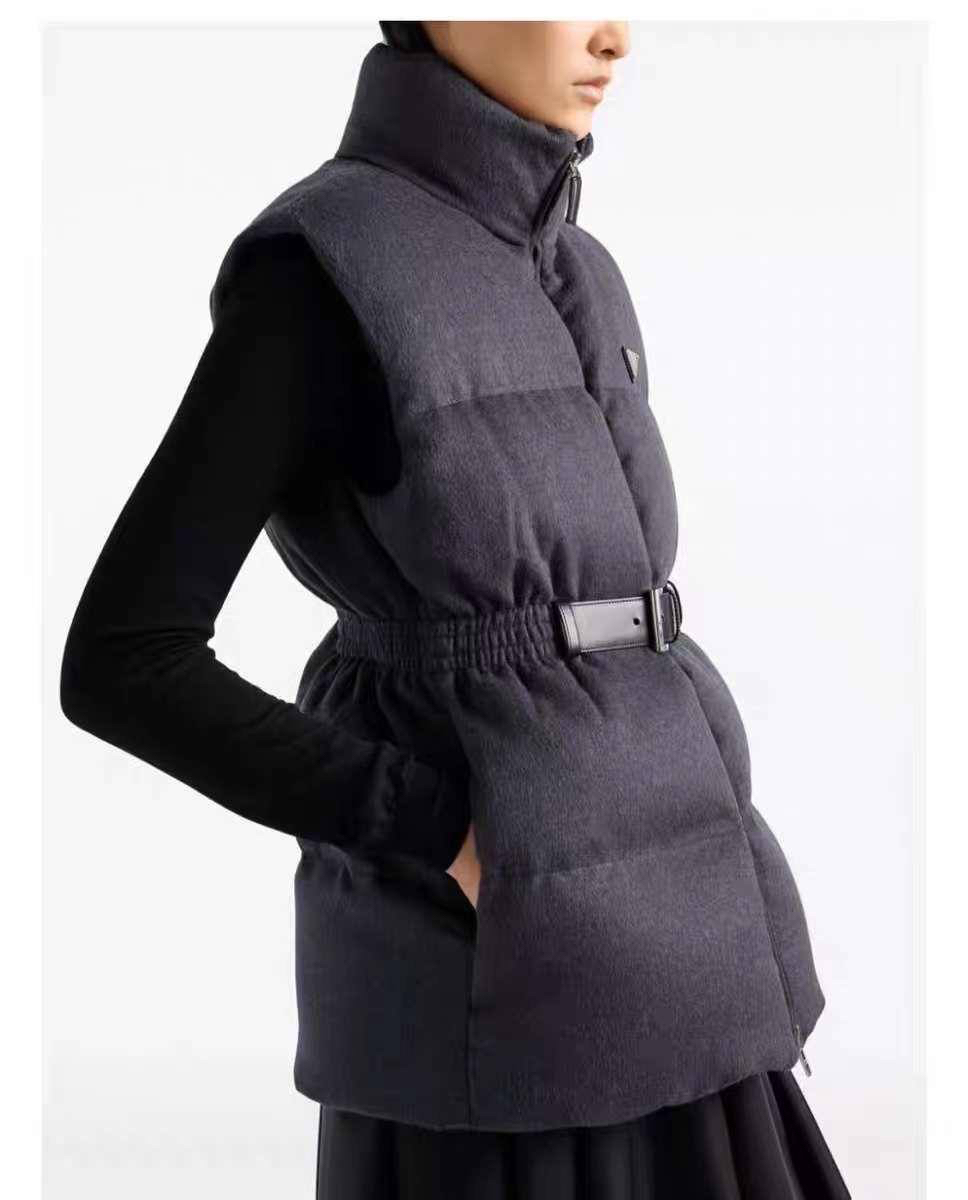 ЖИЛЕТ PRADA детальное фото