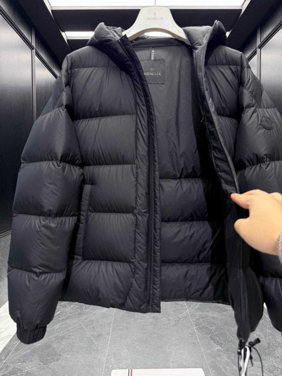 МУЖСКОЙ ПУХОВИК MONCLER детальное фото