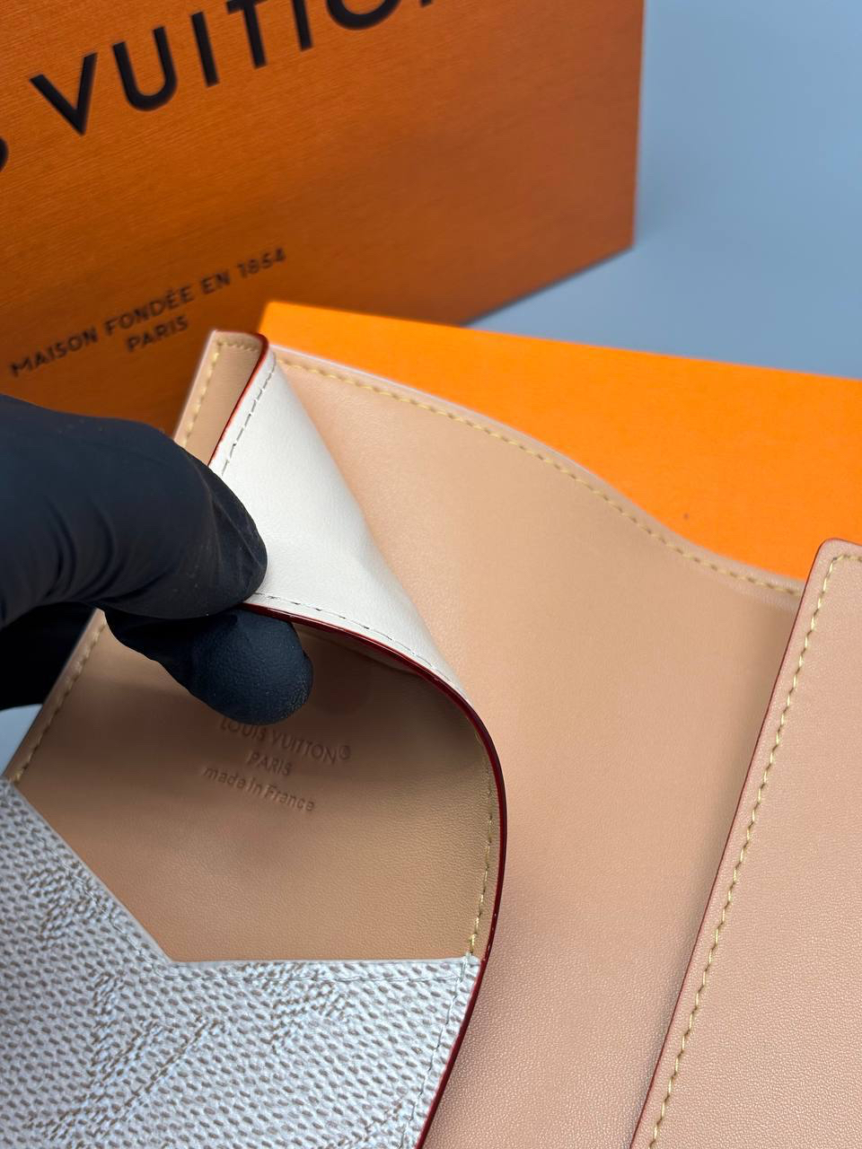 ОБЛОЖКА НА ПАСПОРТ LOUIS VUITTON детальное фото