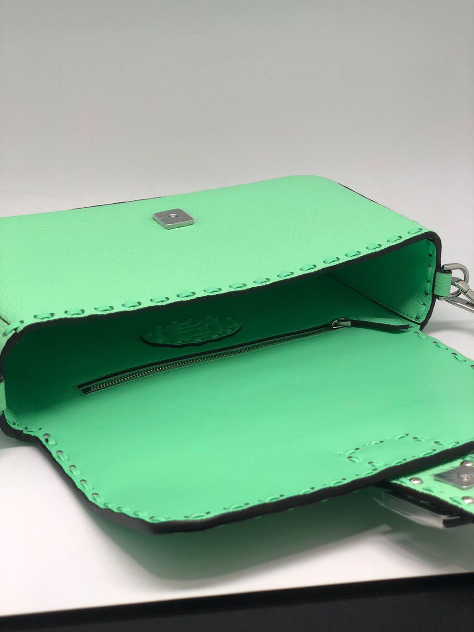 СУМКА FENDI BACUETTE детальное фото