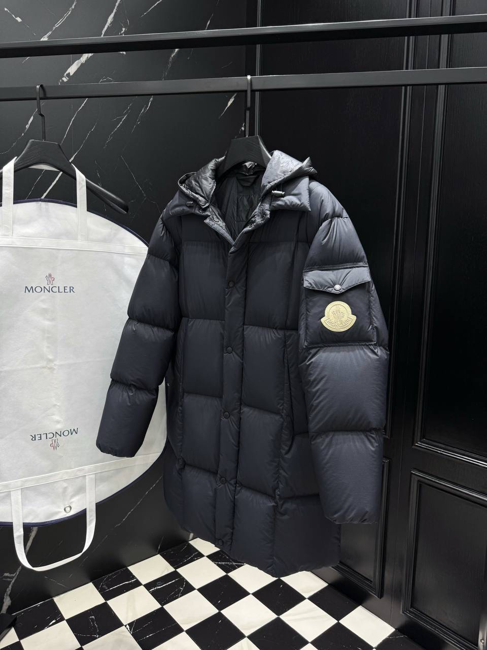 МУЖСКОЙ ПУХОВИК MONCLER детальное фото