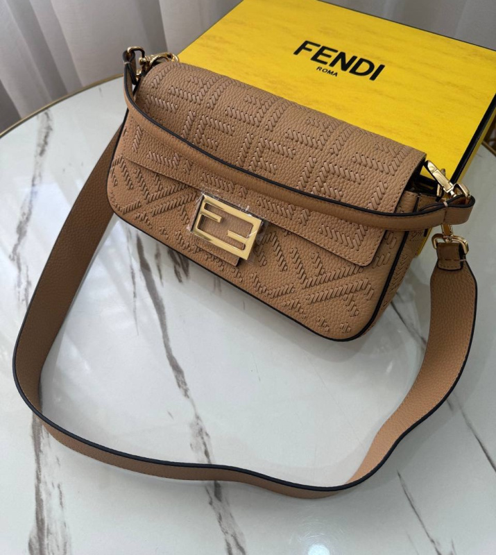 СУМКА FENDI BAGUETTE фото