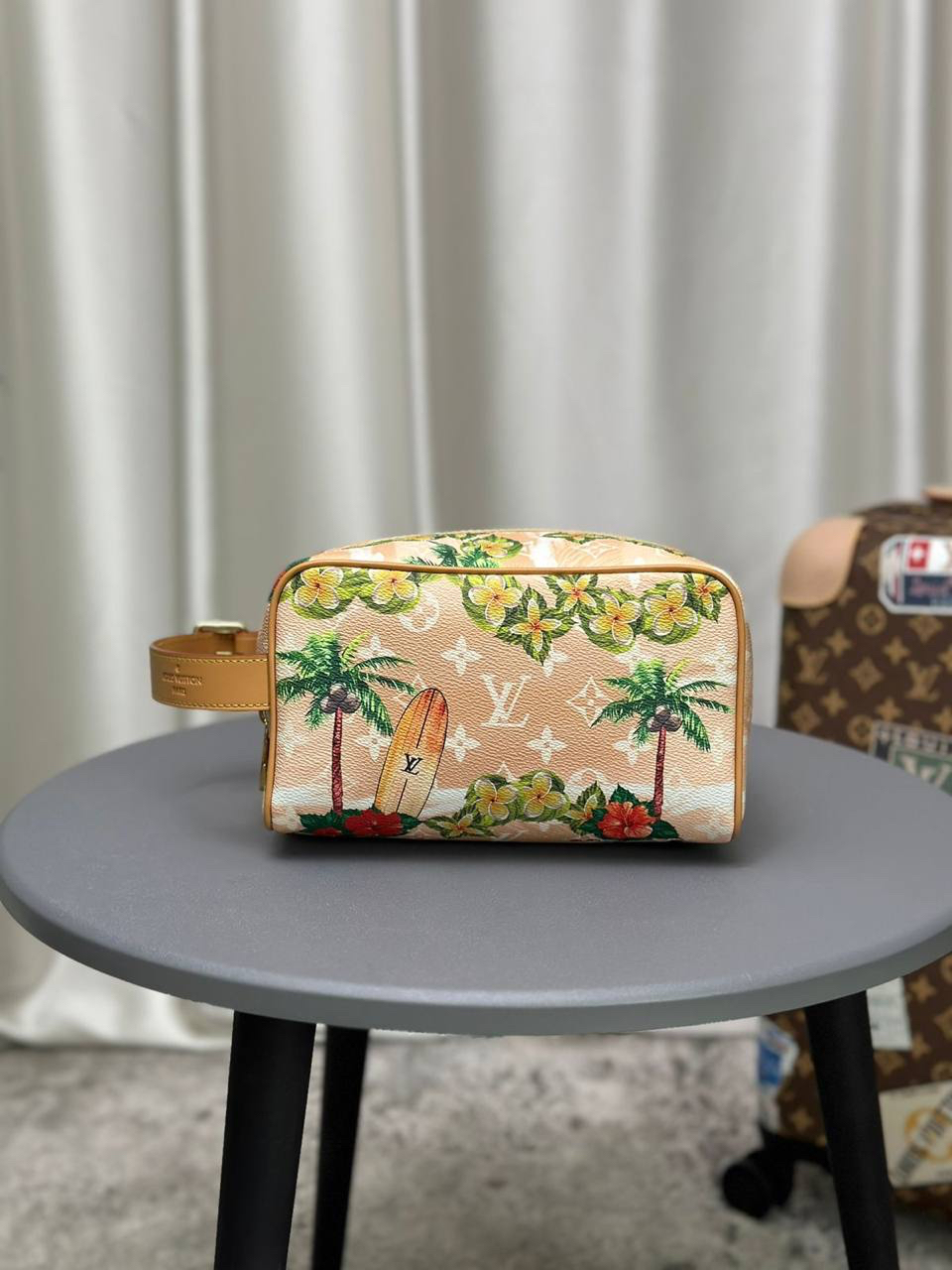 НЕСЕССЕР КОСМЕТИЧКА LOUIS VUITTON детальное фото