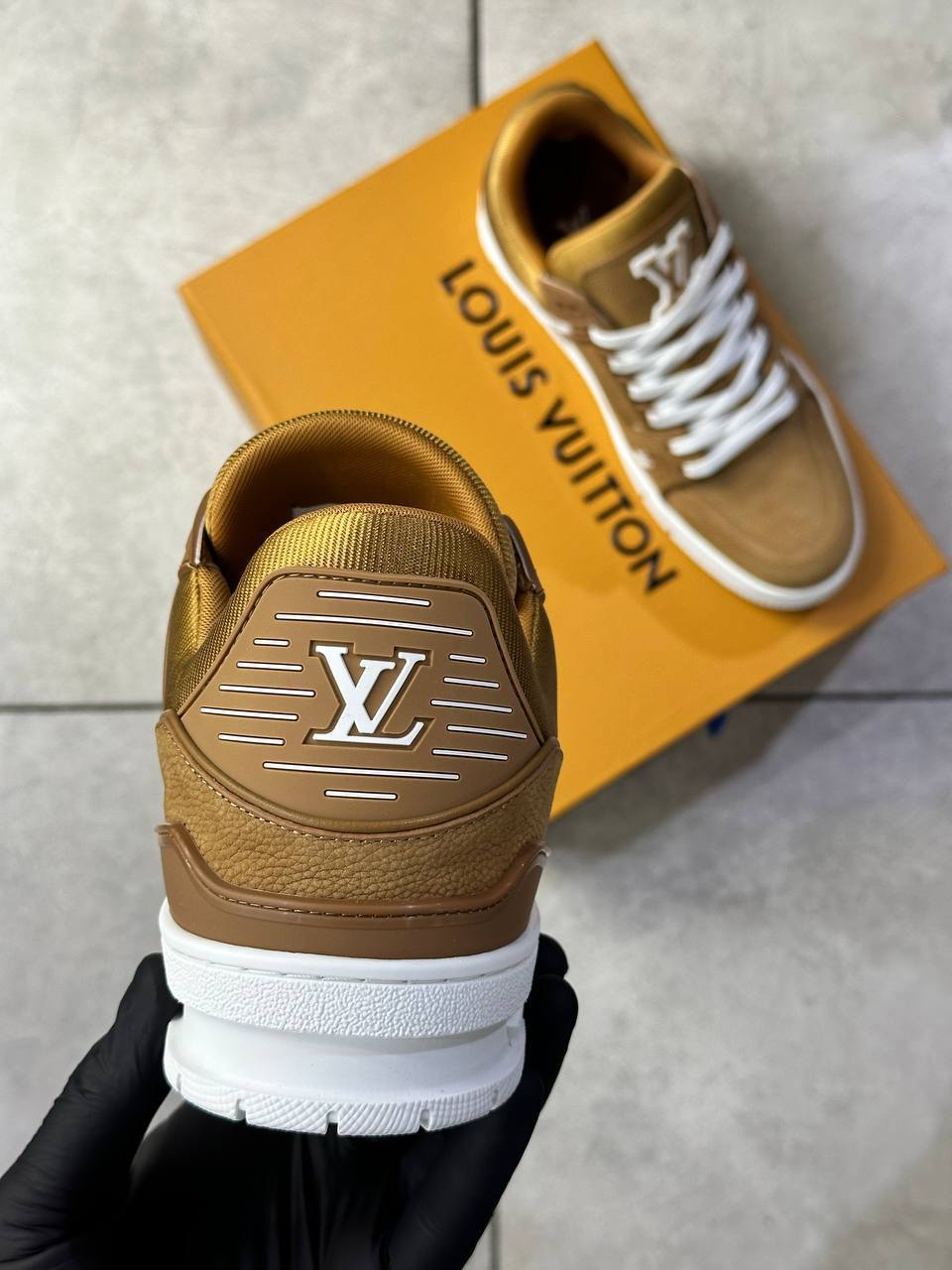 МУЖСКИЕ КРОССОВКИ LOUIS VUITTON детальное фото