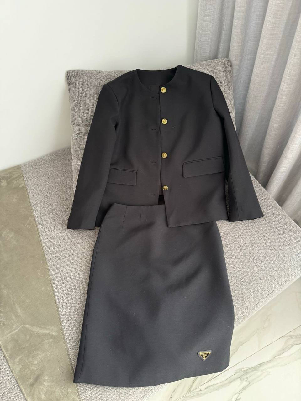 КОСТЮМ PRADA детальное фото