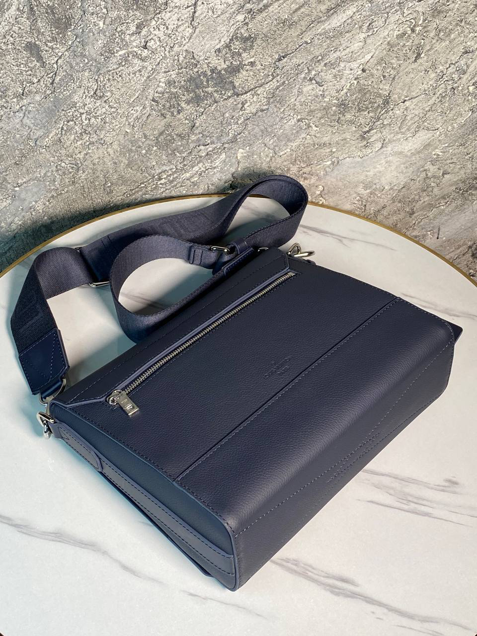 МУЖСКАЯ СУМКА МЕССЕНДЖЕР LOUIS VUITTON детальное фото