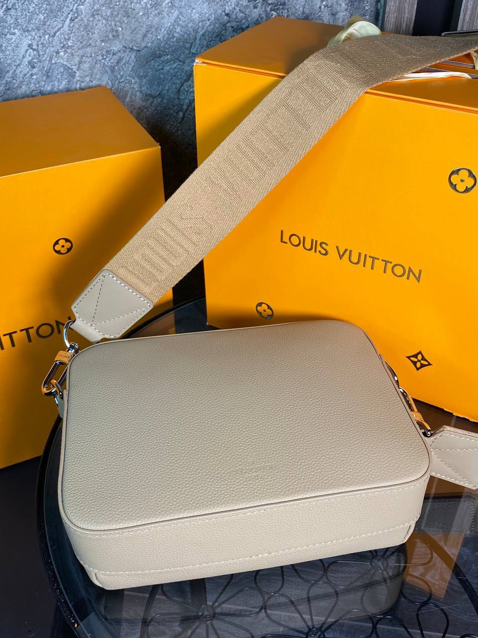 МУЖСКАЯ СУМКА МЕССЕНДЖЕР LOUIS VUITTON детальное фото