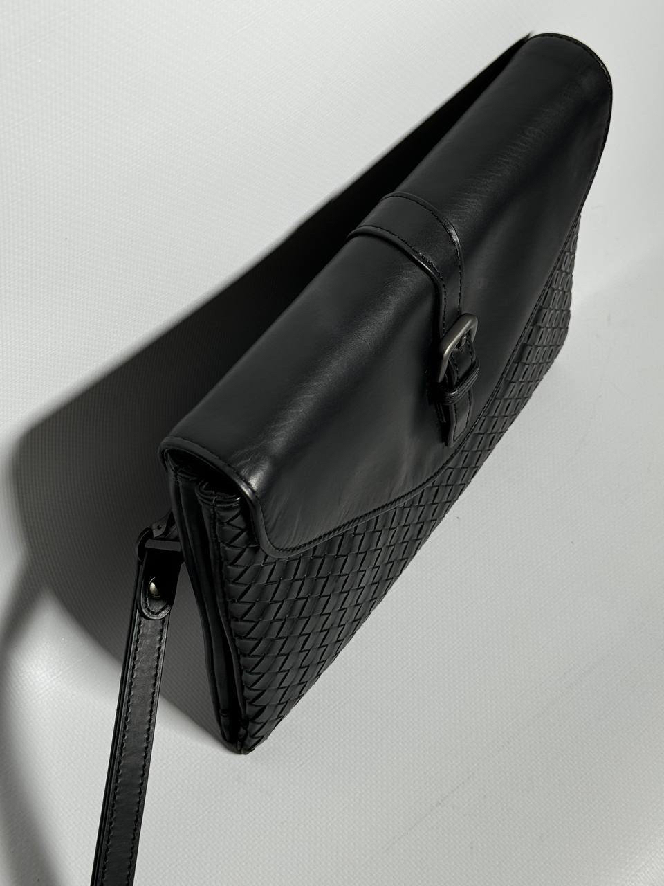 МУЖСКОЙ КЛАТЧ BOTTEGA VENETA детальное фото