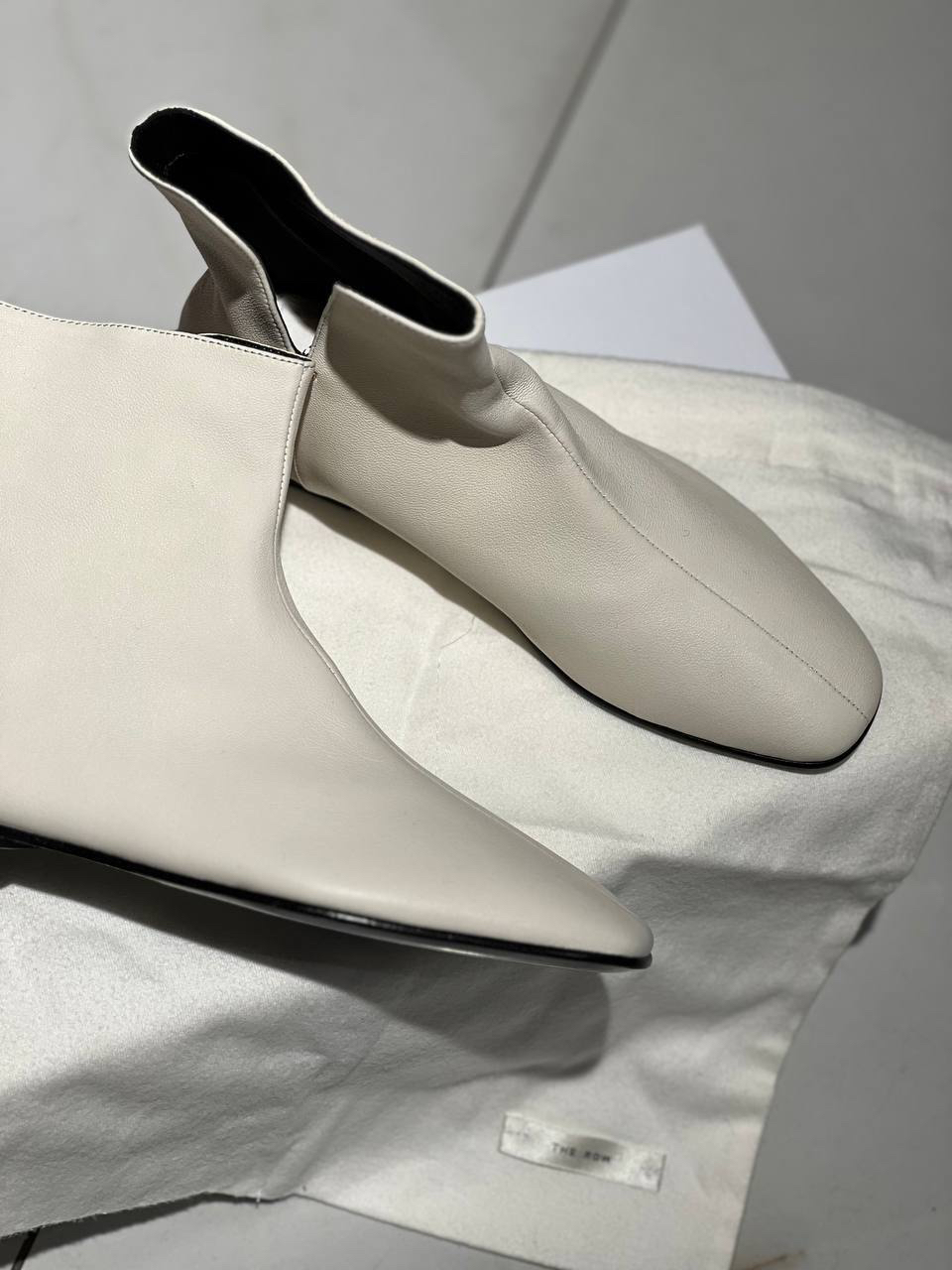 БОТИЛЬОНЫ THE ROW детальное фото