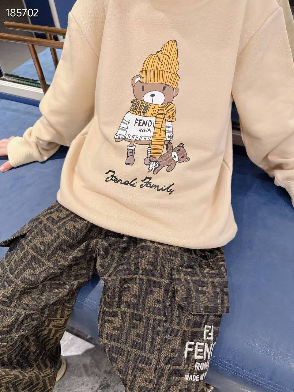 ДЕТСКИЙ СВИТЕР FENDI детальное фото