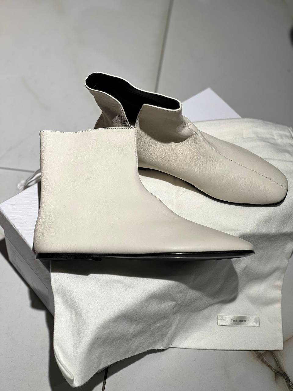 БОТИЛЬОНЫ THE ROW детальное фото