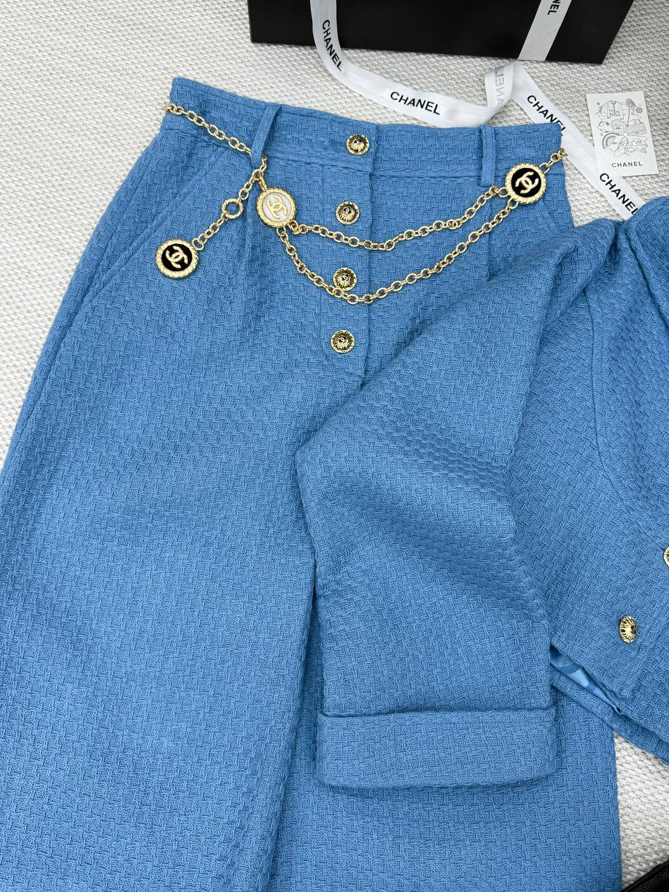 КОСТЮМ CHANEL детальное фото