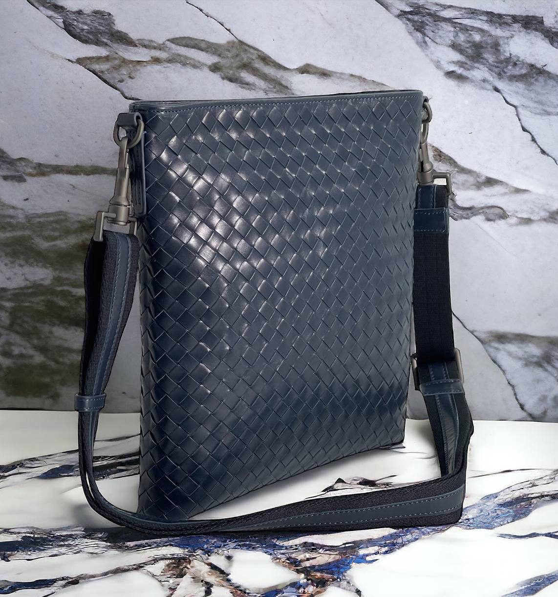 МУЖСКАЯ СУМКА МЕССЕНДЖЕР BOTTEGA VENETA детальное фото