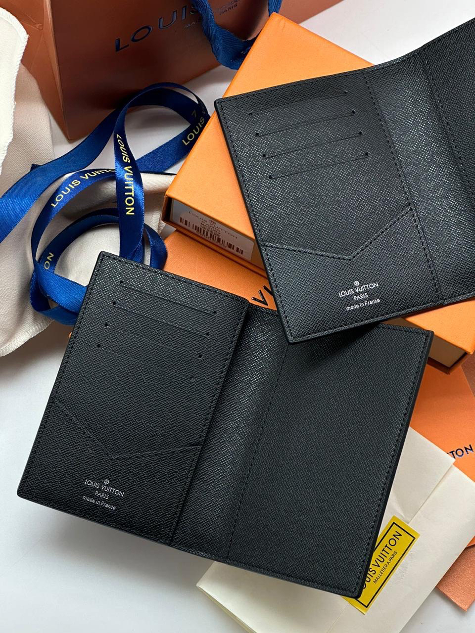 МУЖСКАЯ ОБЛОЖКА НА ПАСПОРТ LOUIS VUITTON детальное фото