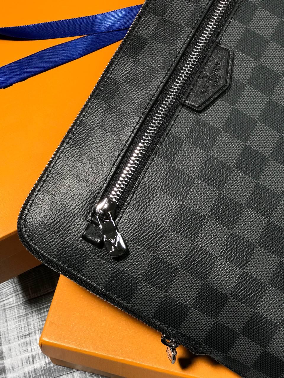 КЛАТЧ МУЖСКОЙ LOUIS VUITTON детальное фото