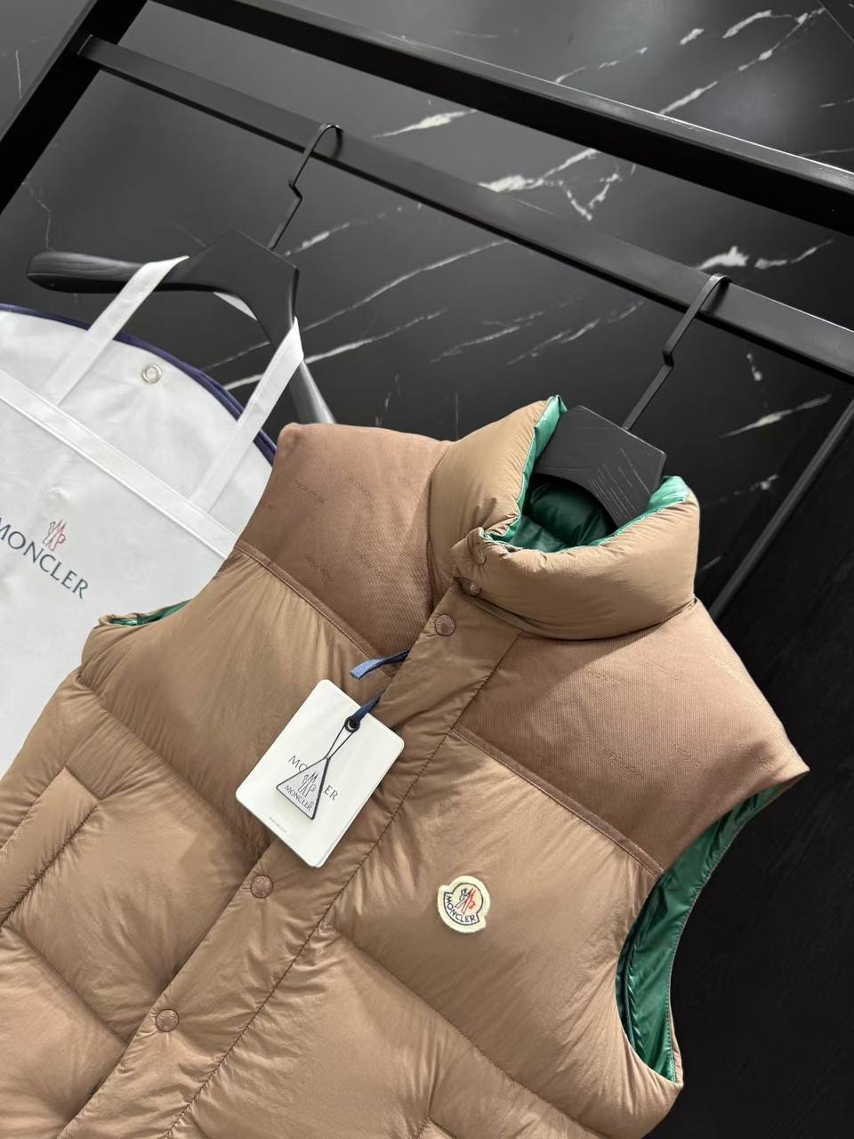 МУЖСКОЙ ПУХОВИК ДВУСТОРОННИЙ MONCLER детальное фото