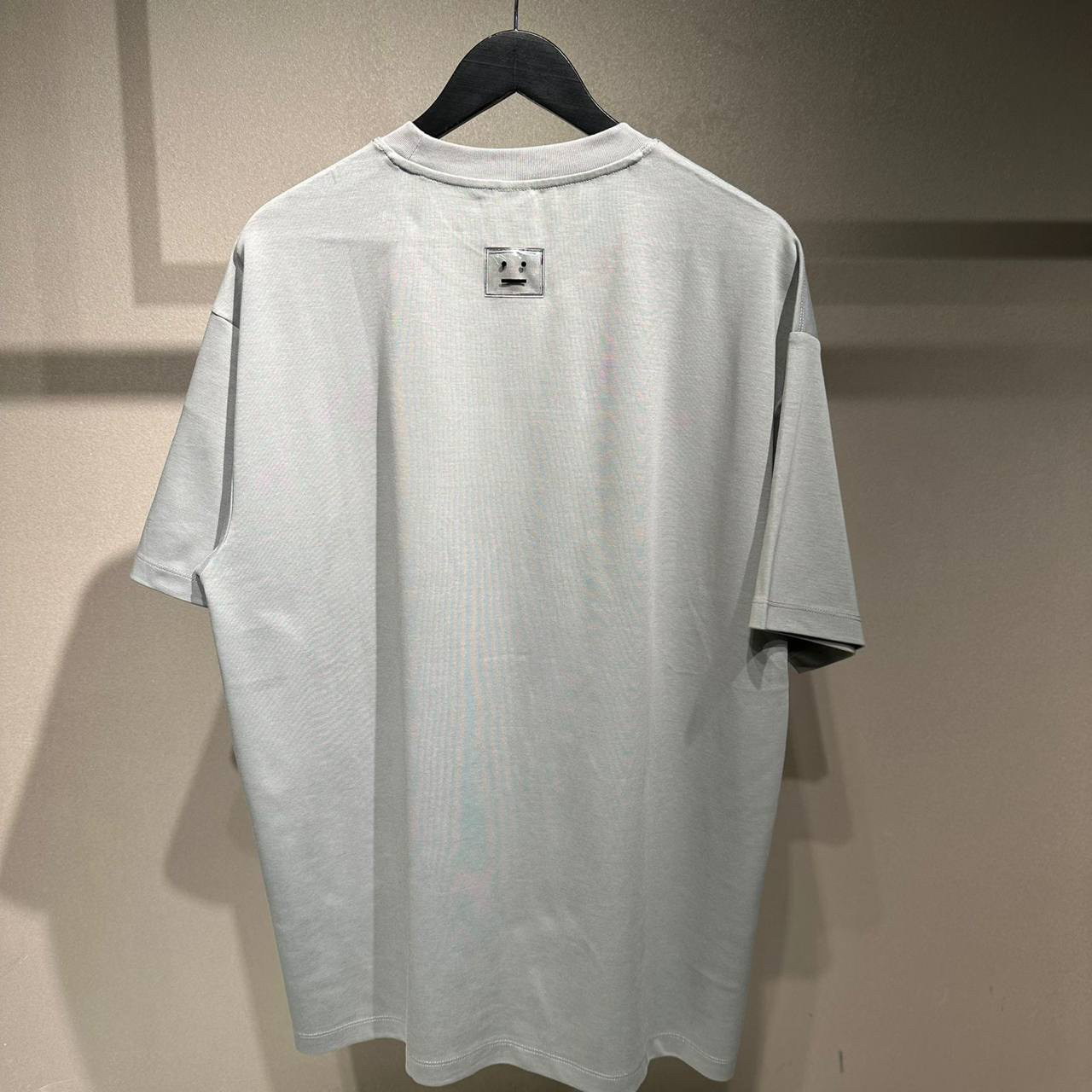 МУЖСКАЯ ФУТБОЛКА ACNE STUDIOS детальное фото