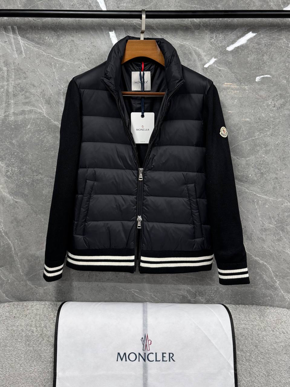 МУЖСКАЯ КУРТКА MONCLER детальное фото