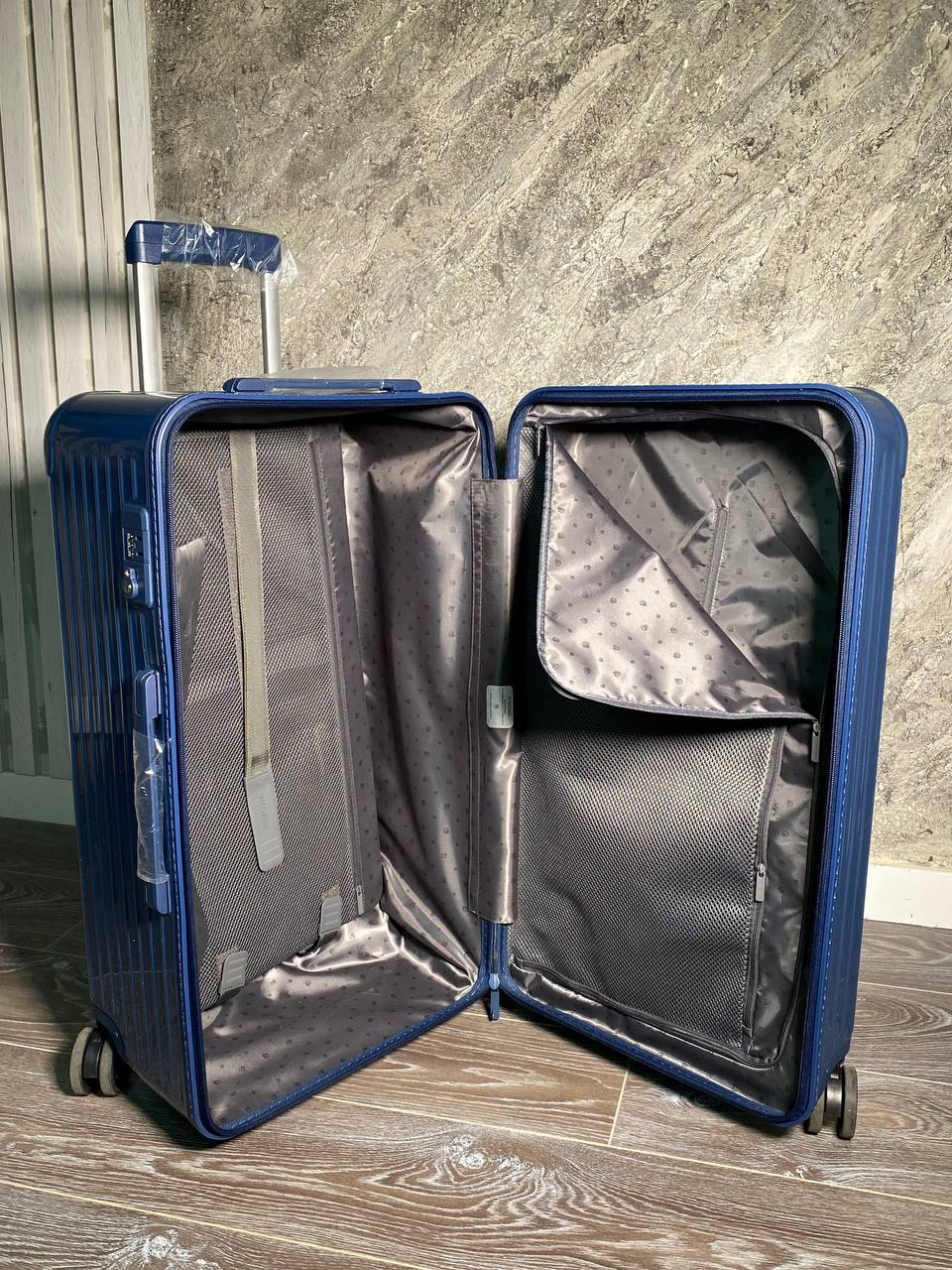 ЧЕМОДАН RIMOWA детальное фото
