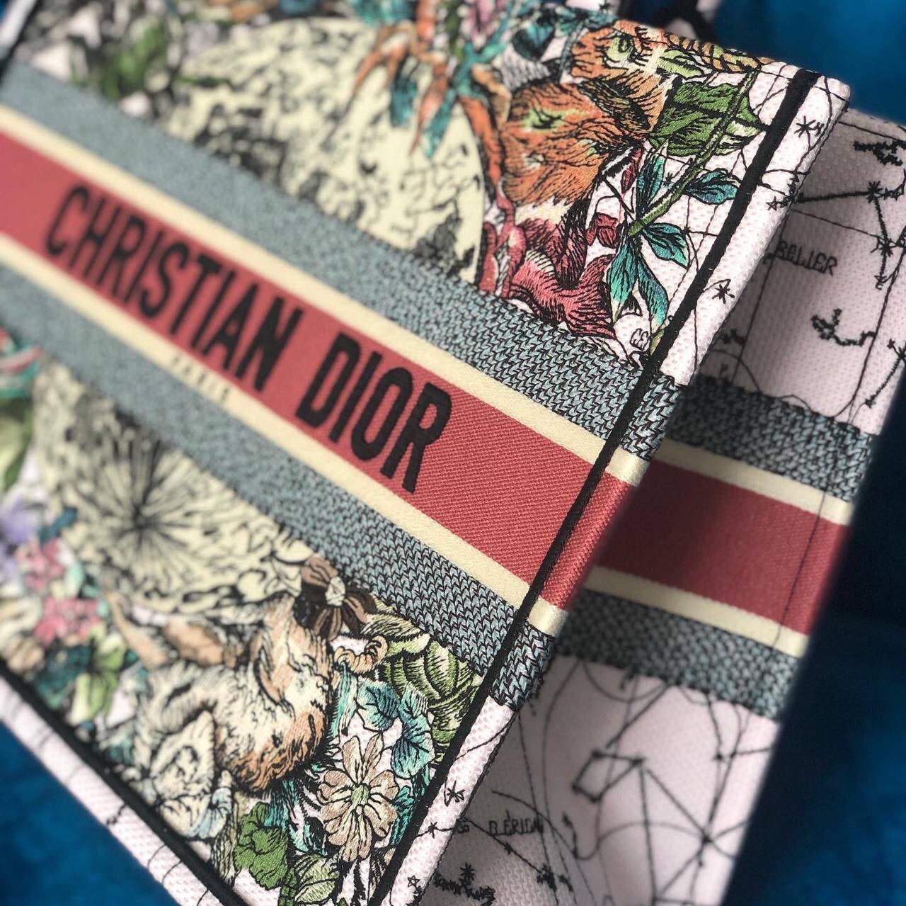 СУМКА CHRISTIAN DIOR BOOK 36 детальное фото