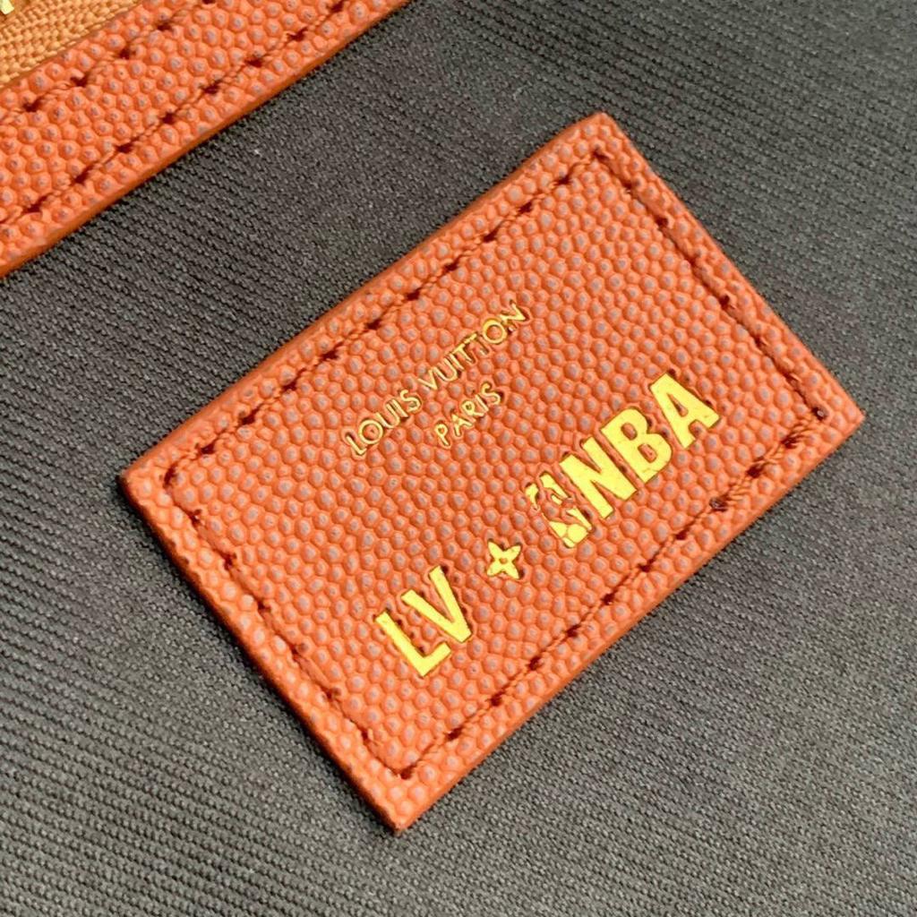 ДОРОЖНАЯ СУМКА LOUIS VUITTON детальное фото