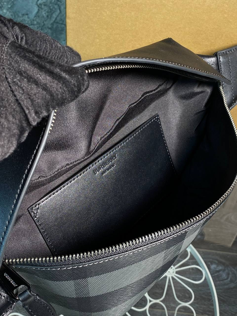 МУЖСКАЯ СУМКА СЛИНГ BURBERRY детальное фото
