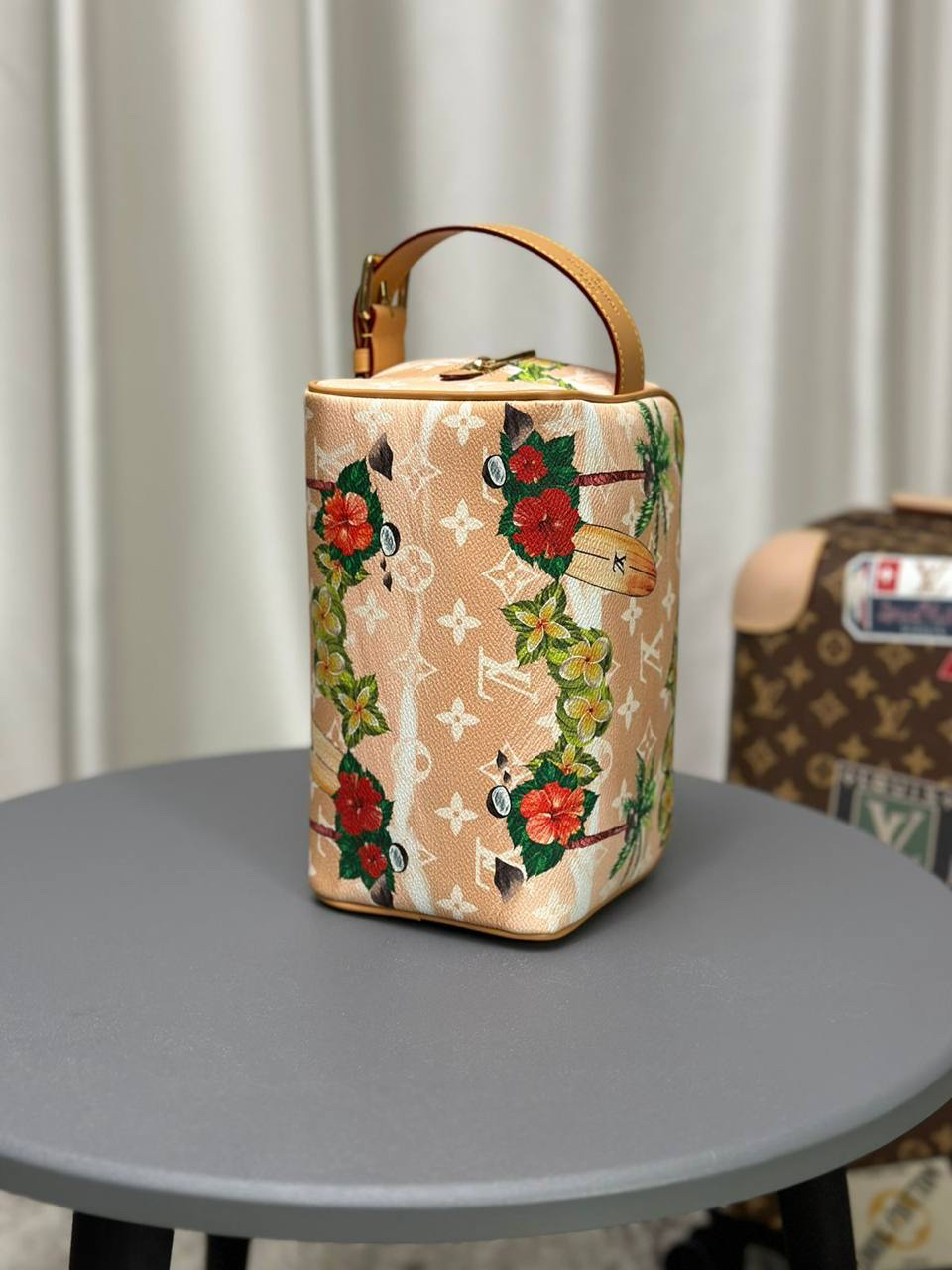 НЕСЕССЕР КОСМЕТИЧКА LOUIS VUITTON детальное фото