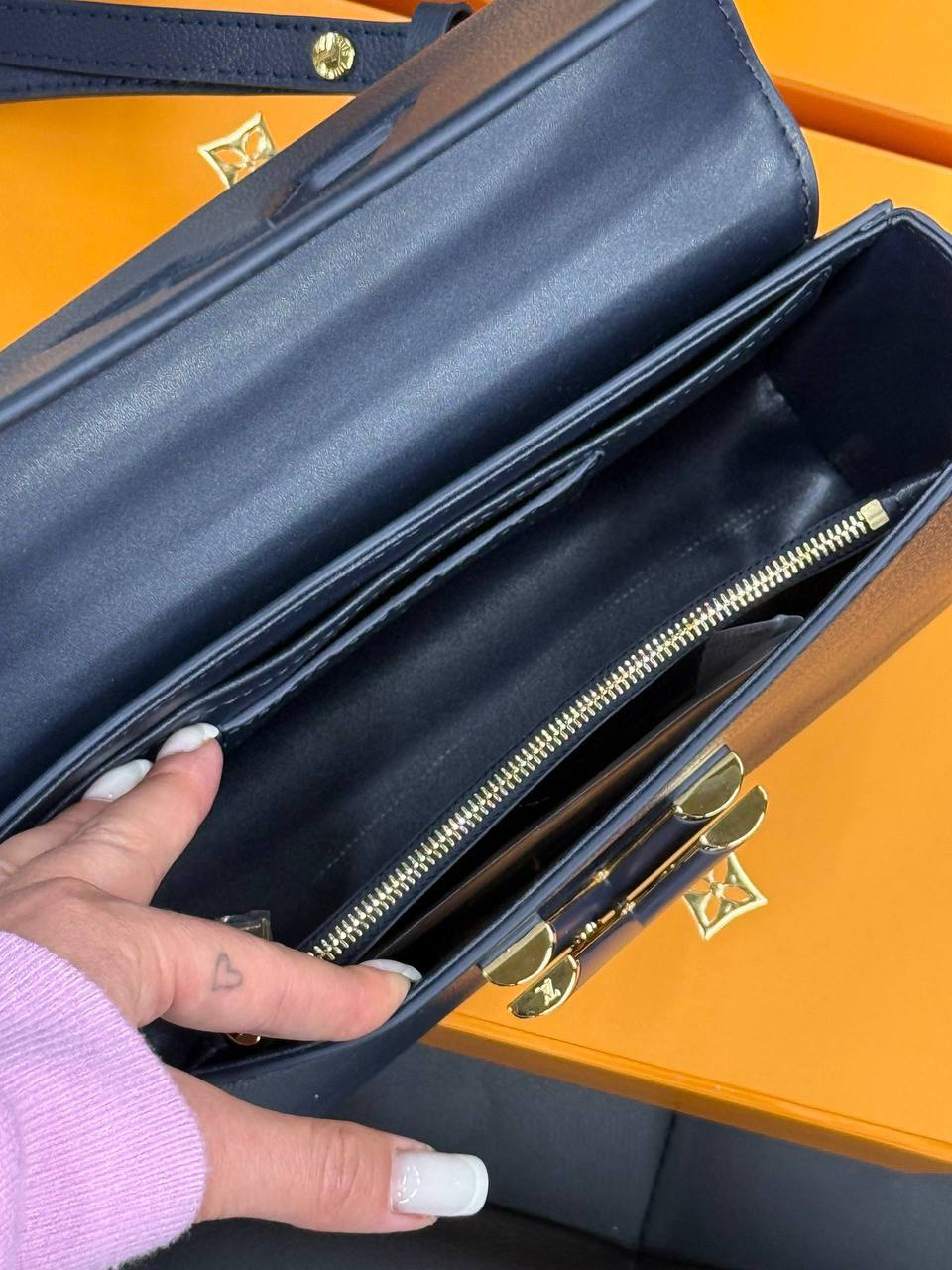 СУМКА LOUIS VUITTON детальное фото