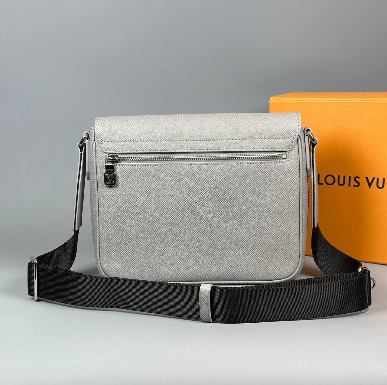МУЖСКАЯ СУМКА МЕССЕНДЖЕР LOUIS VUITTON детальное фото