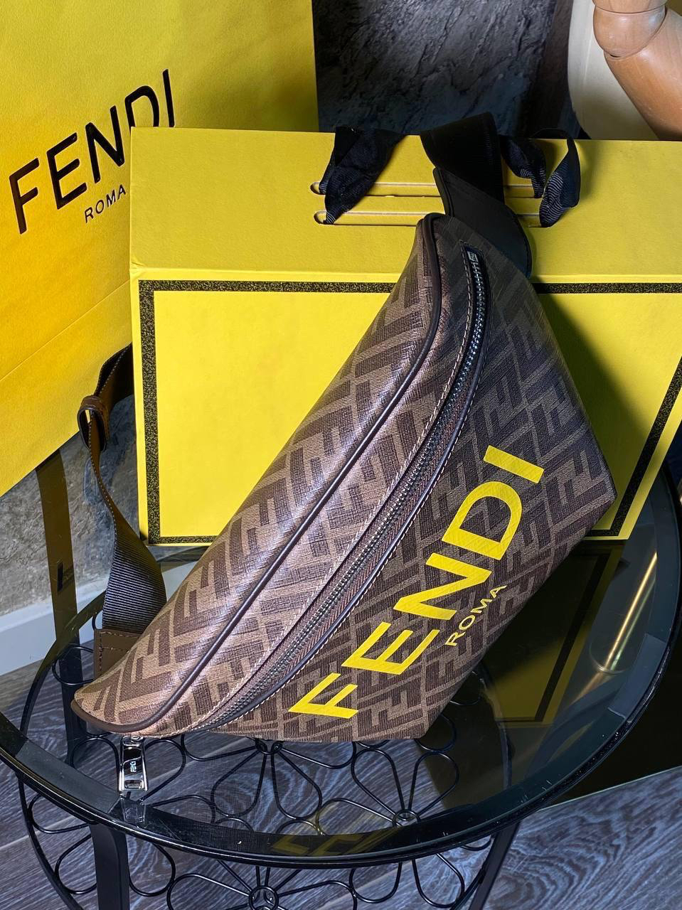 МУЖСКАЯ СУМКА СЛИНГ FENDI детальное фото