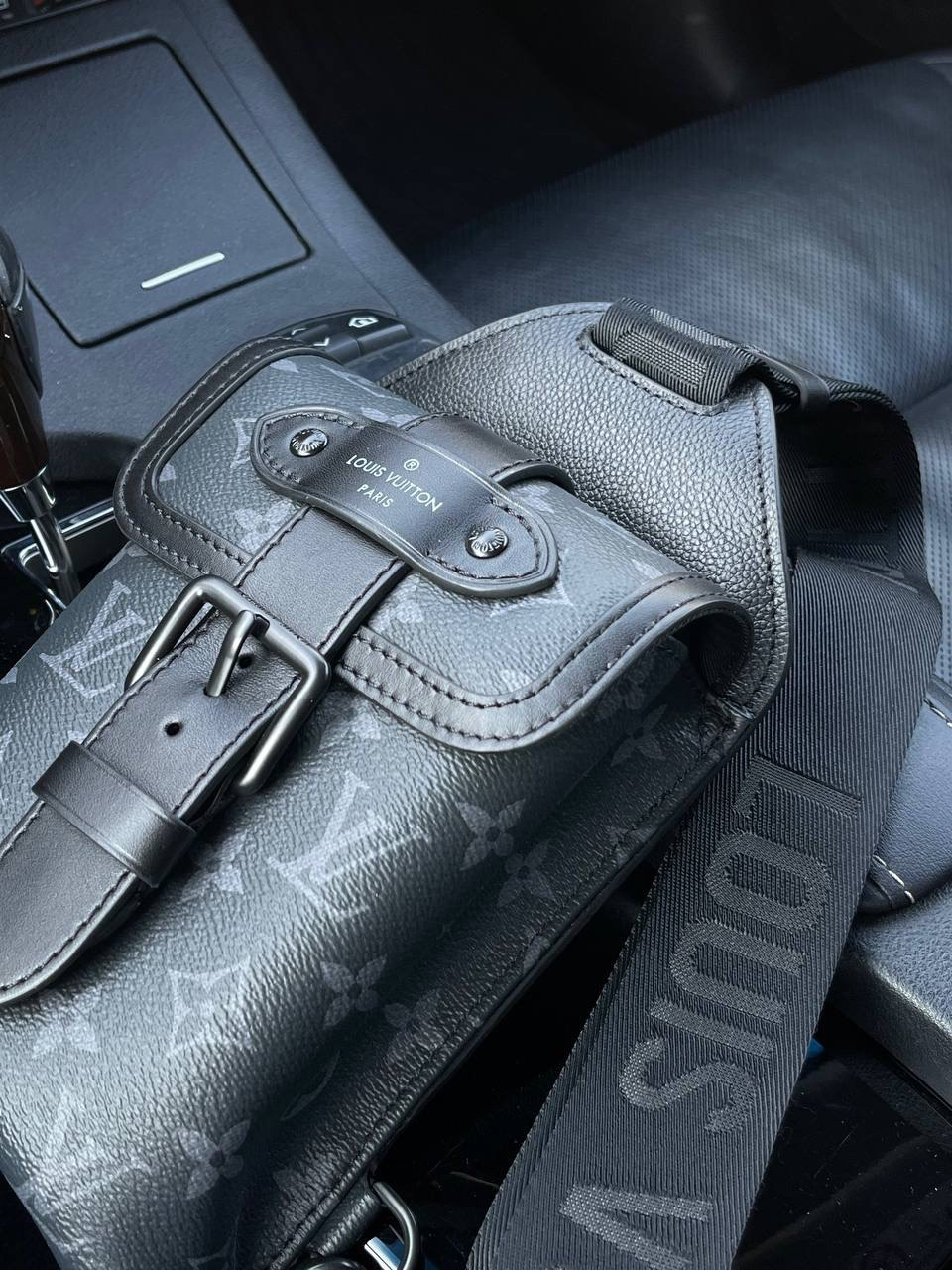 МУЖСКАЯ СУМКА СЛИНГ LOUIS VUITTON детальное фото