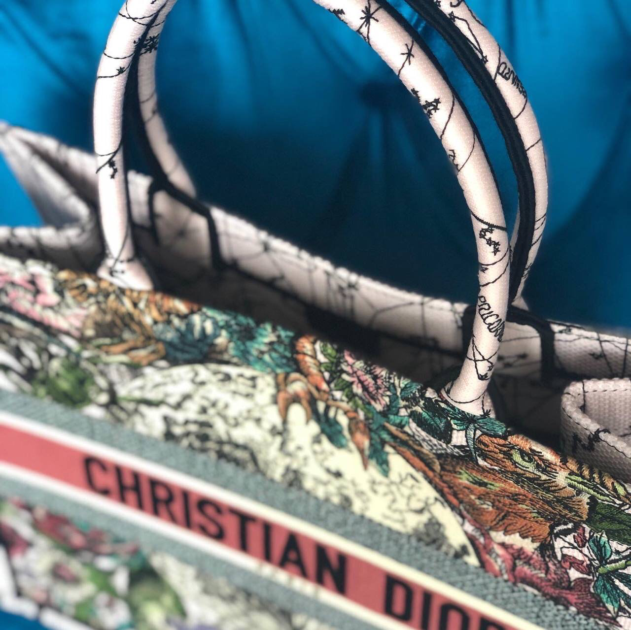 СУМКА CHRISTIAN DIOR BOOK 36 детальное фото