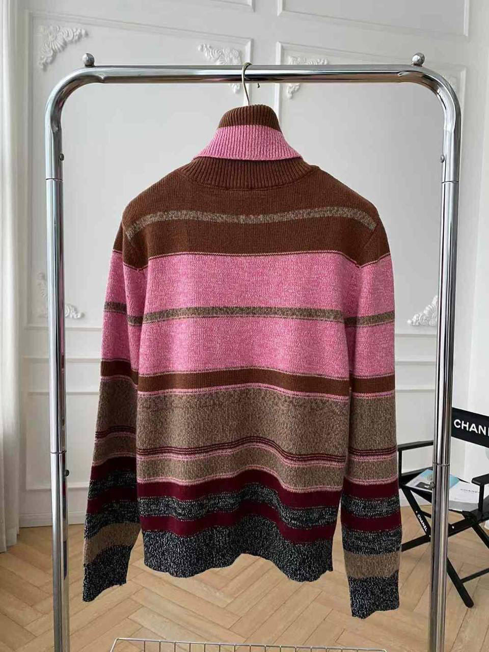 СВИТЕР CHANEL детальное фото