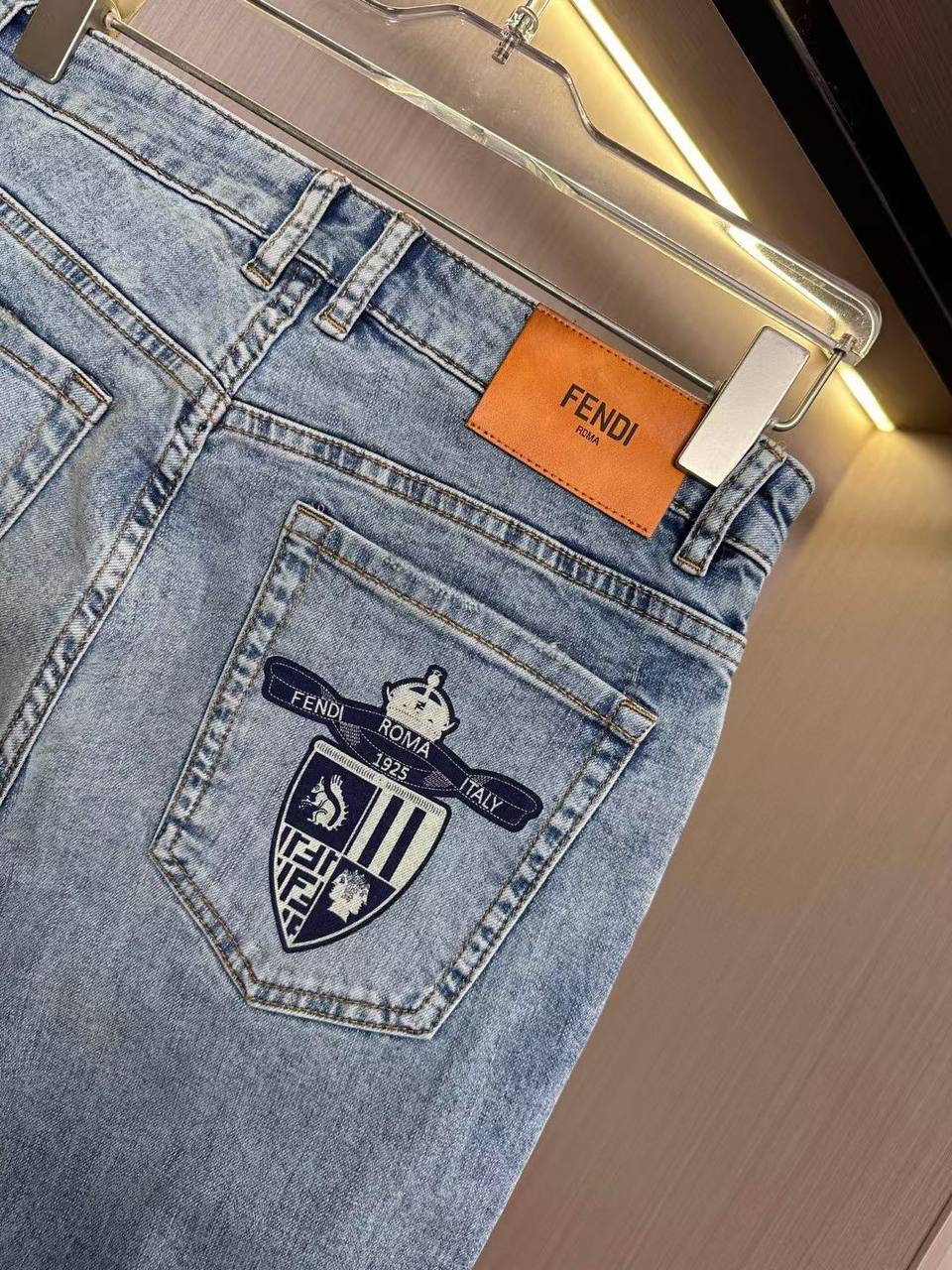 МУЖСКИЕ ДЖИНСЫ FENDI детальное фото
