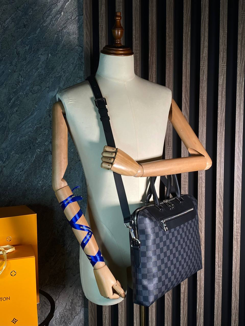 МУЖСКОЙ ПОРФЕЛЬ LOUIS VUITTON PORTE-DOCUMENTS JOUR детальное фото