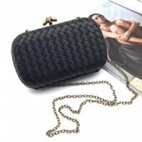 КЛАТЧ BOTTEGA VENETA CHAIN KNOT фото