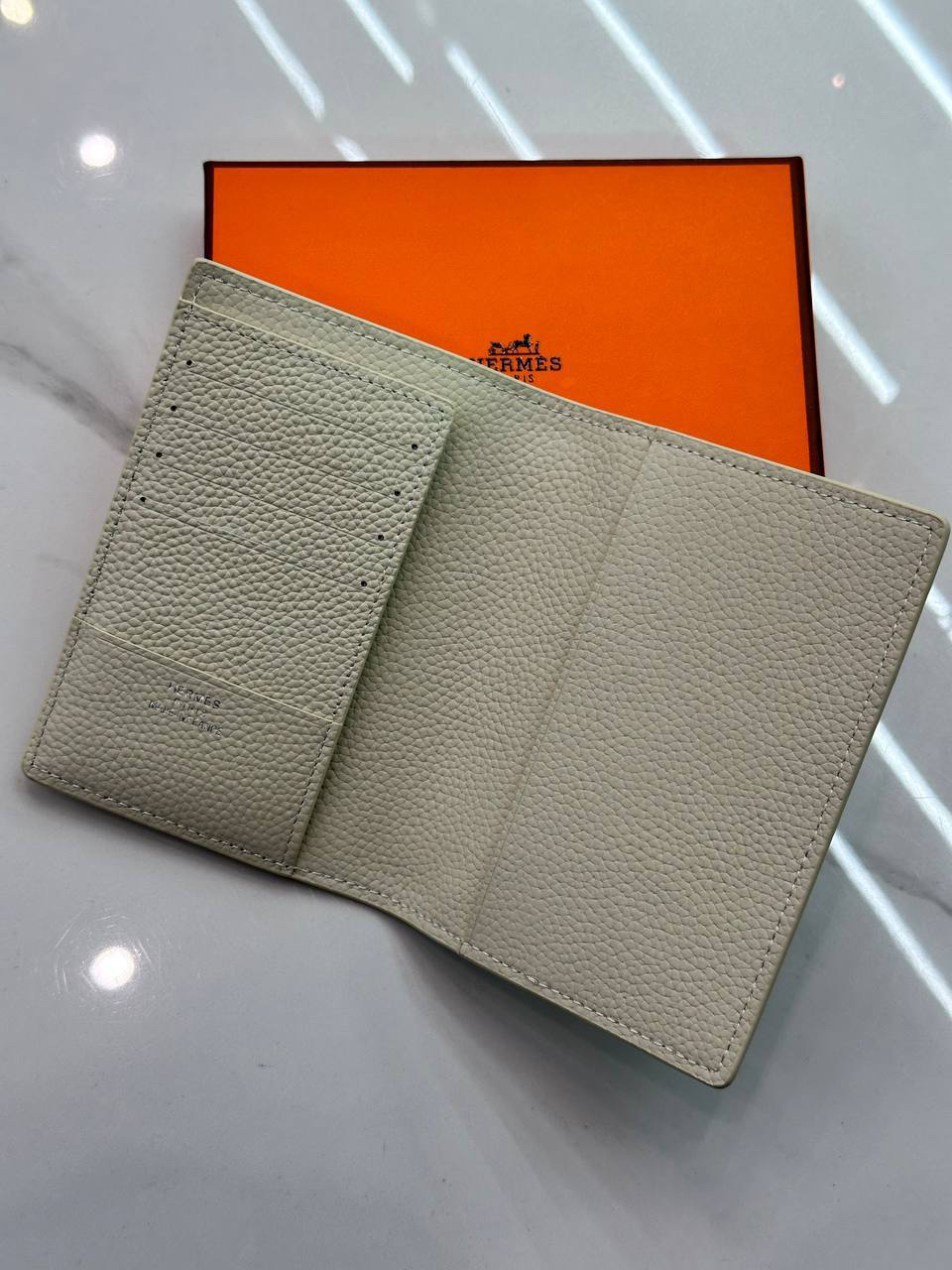 ОБЛОЖКА НА ПАСПОРТ HERMES детальное фото