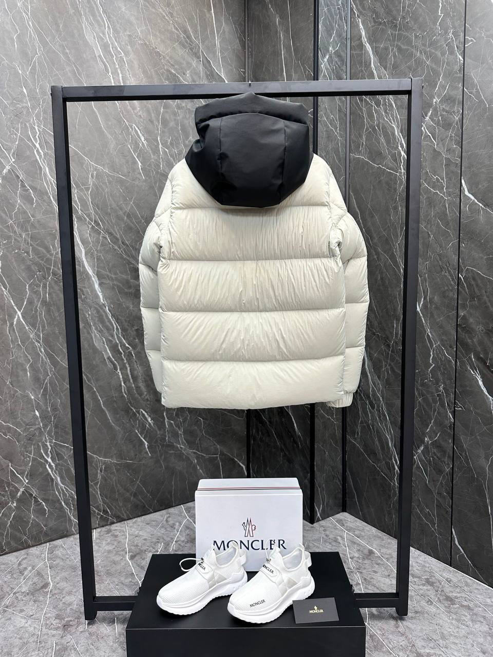МУЖСКОЙ ПУХОВИК MONCLER детальное фото