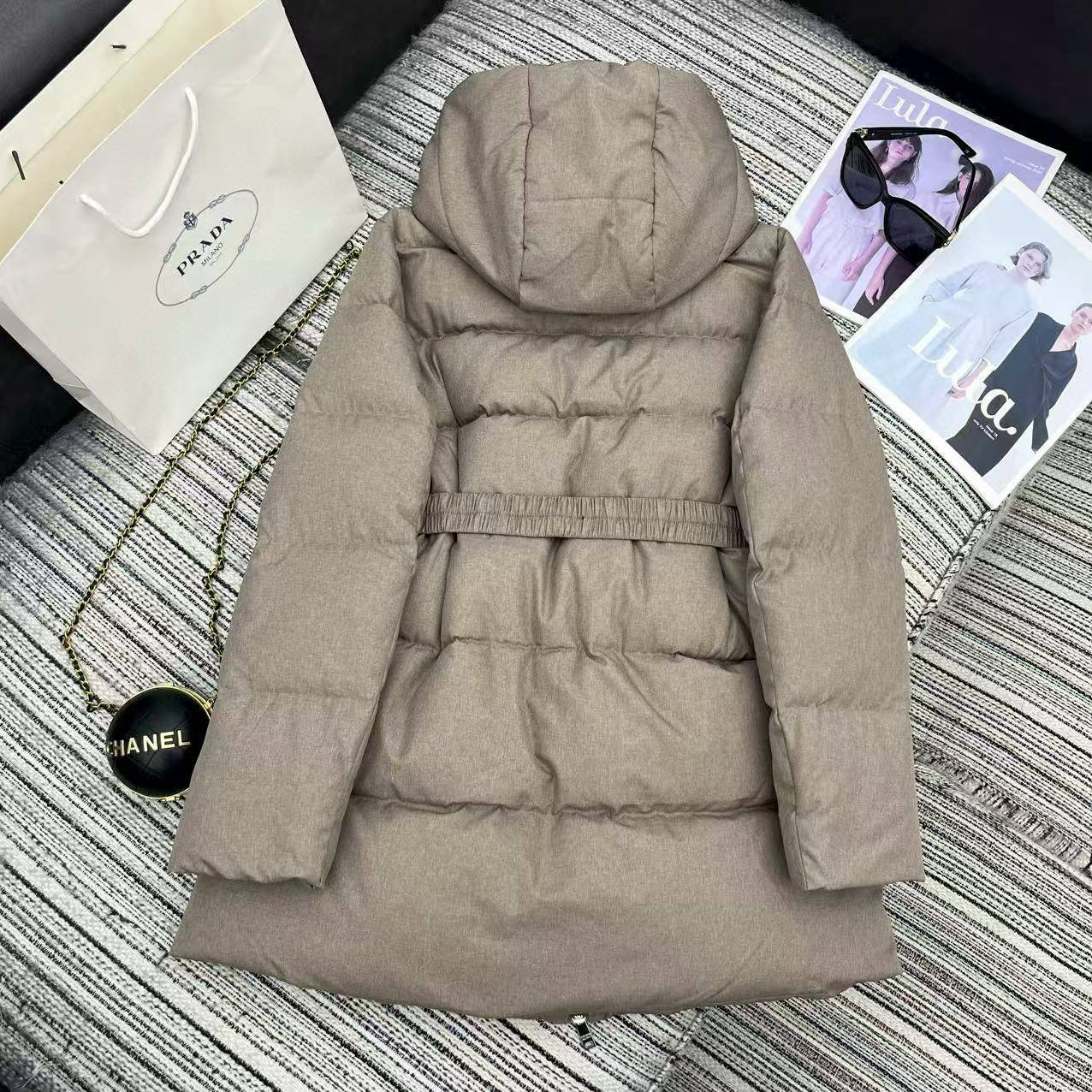 ПУХОВИК PRADA детальное фото