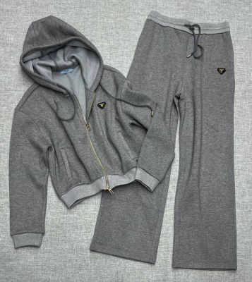 КОСТЮМ PRADA фото