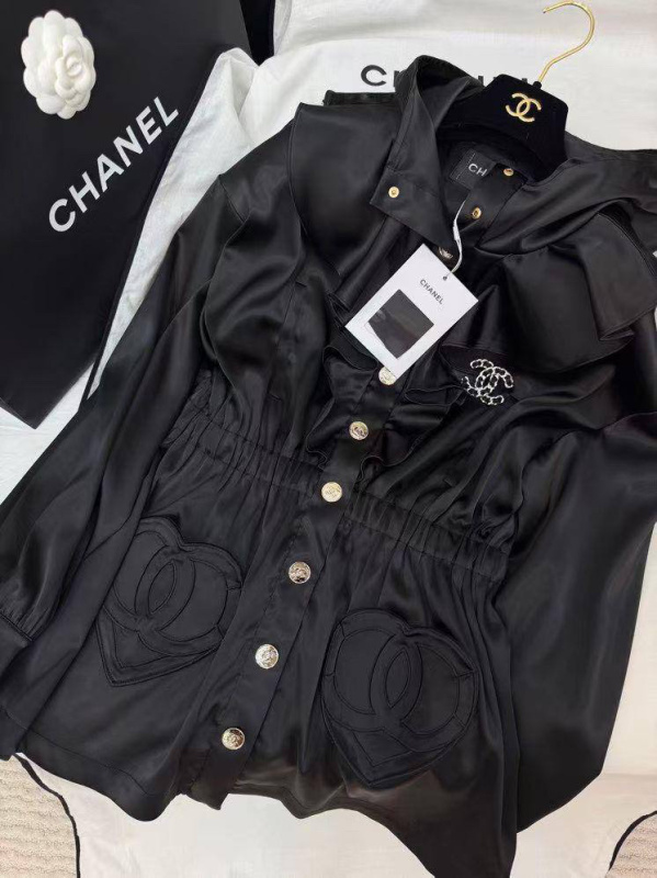 ВЕТРОВКА CHANEL фото