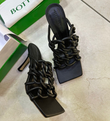 ШЛЕПКИ BOTTEGA VENETA фото